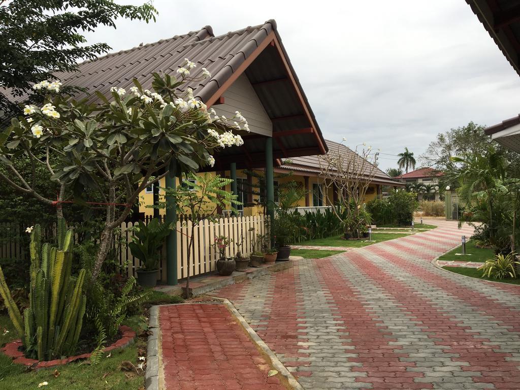 Baan Penny Hotel Phra Nakhon Si Ayutthaya Luaran gambar