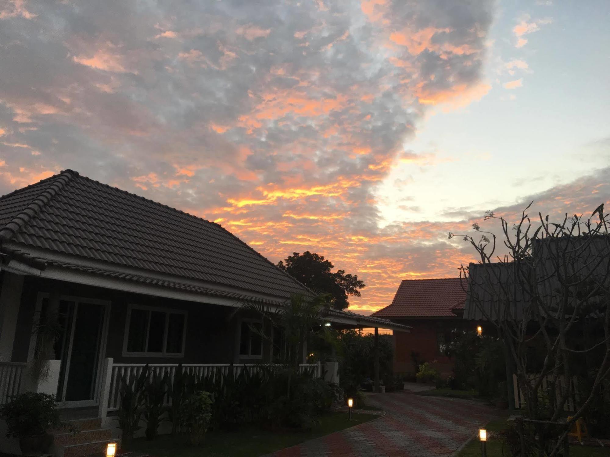 Baan Penny Hotel Phra Nakhon Si Ayutthaya Luaran gambar